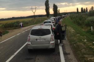 На шляху з Куп'янська до Білгородської області утворилася божевільна черга з машин