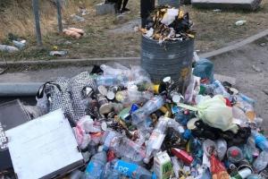 Горы мусора и брошенных машин: в сети показали, как выглядит КПП "Верхний Ларс" на границе с Грузией