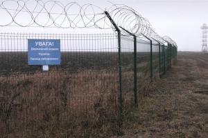 Бойцы ВСУ показали на госгранице "стену Яценюка", на которую было потрачено около 2,5 млрд грн