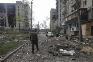 "Как в 14-ом из разграбленного "Метро": В разрушенном Северодонецке оккупанты подкупают местных жителей