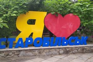 "За горілку та пиріжок": У мережі показали, хто у Старобільську підтримує окупантів