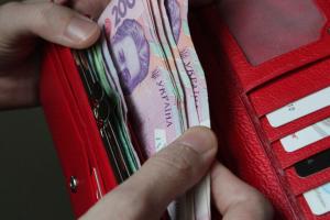 На анексованих РФ територіях заборонено виплати зарплати, пенсій, компенсацій у гривнях