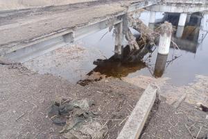 "Їм дуже страшно, тому що ЗСУ близько": Гайдай показав міст, який окупанти підірвали на Луганщині