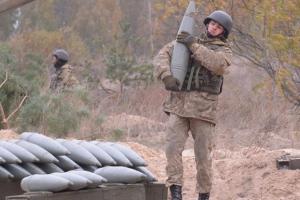 С "приветами" для оккупантов: в Украине выпустили первые 152 мм снаряды. Фото