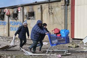 Лисичанск сейчас на уровне 90-х - люди готовы работать за продукты, - соцсети
