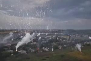 У мережі показали, як окупанти обстріляли околиці Бахмута фосфорними снарядами