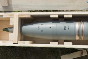 В Украине налажено производство артиллерийских снарядов калибра 122 и 152 мм, - Резников