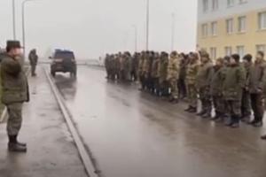 В России начали торжественно арестовывать "мобиков", отказывающихся ехать в Украину