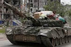 Готуються до відступу: військові РФ почали вивозити награбоване майно з Лисичанська