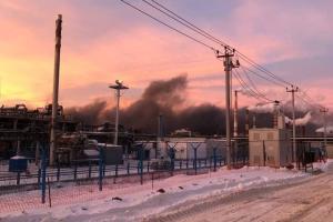 Пожары в России не утихают: в Нижнекамске сгорел склад предприятия, где хранили каучук