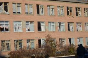 "Стреляют сильно, есть "прилеты": очевидцы о ситуации в Сватово