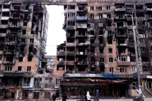 "Я в шоці, що Маріуполь почали бомбити": Окупанти повідомляють про обстріл міста новою зброєю