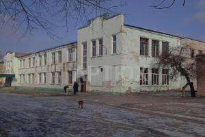 "Лично видел и слышал, откуда летело": рубежанин о том, как оккупанты обстреливали школу, в которой прятались гражданские