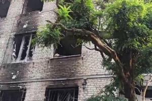 Выгорел весь: оккупанты показали архивное видео роддома в Северодонецке