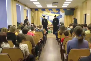 Російські попи активно долучаються до пропаганди "руського миру": У Сєвєродонецьк привезли "правильну" літературу для дітей