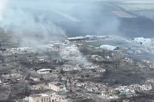 Тільки фундаменти та випалена земля: Гайдай показав знищене росіянами село на Луганщині (відео)