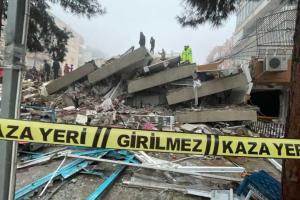 Потужний землетрус у Туреччині та Сирії: у кількох провінціях обрушилися багатоквартирні будинки (відео)