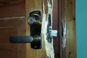 У квартирах сєвєродончан після "ремонтів" можна знайти зовсім не будівельне сміття: місцевий житель поділився фото