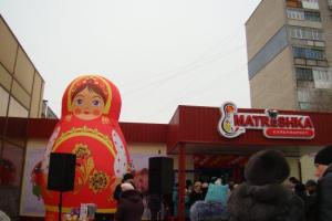 Жителів Сєвєродонецька годують простроченими продуктами: у мережі показали фото із "супермаркету"