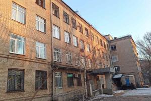 У Рубіжному окупанти прикриваються живим "щитом": розселяються на першому і другому поверхах в цивільних будинках