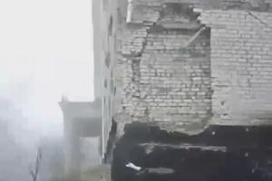Немає кута будівлі, і згоріла техніка: окупанти показали наслідки "прильоту" в Лисичанську