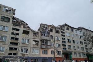 Росіяни вдарили по житлових кварталах Слов'янська: наслідки обстрілу на фото та відео