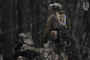 В МВД показали, как украинские военные сдерживают врага вблизи Кременной