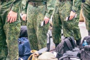 "Руzzкий мир" пришел и за ними: жители оккупированной Луганщины сообщают о принудительной мобилизации