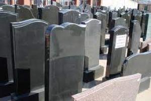 "Ритуальный бизнес": в сети рассказали, зачем в Попасной оккупанты снимают каменные памятники с могил