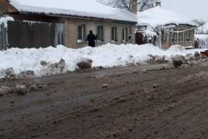 Величезні калюжі та повалені дерева: У мережі показали наслідки негоди в окупованому Лисичанську
