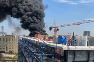 У центрі Москви масштабна пожежа: кадри з місця події