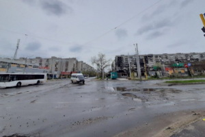 Во дворах Северодонецка срезанные батареи, а в Лисичанске - емкость с воздушными шариками: в сети появились свежие кадры из оккупированных городов