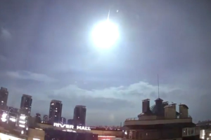 "НЛО" над Киевом: сеть взорвалась мемами о зареве над столицей