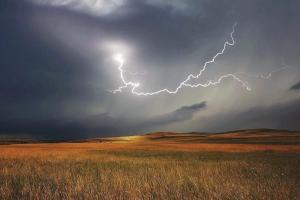 Грозовые дожди с ветром: синоптики рассказали, какие регионы Украины накроет непогода