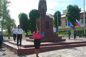 "Города разбиты, зато тряпки висят": как прошел "День победобесия" в Северодонецке и Лисичанске