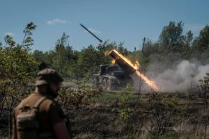 "Пішла спека!": Біля Сватового все світиться, а в Рубіжному окупанти в останній раз видають гуманітарку