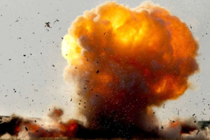 У Троїцькому на Луганщині пролунали вибухи: очевидці повідомляють про удар по залізничній станції