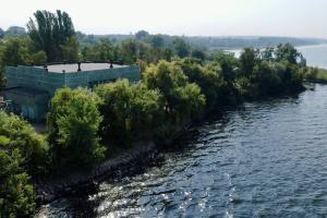 Уже начало смывать дома: в сети появились спутниковые снимки повреждений после подрыва Каховской ГЭС