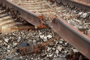 У Криму невідомі підірвали залізничні колії: рух поїздів зупинено