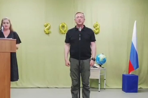 "Будьте счастливы!": Выпускники оккупированного Северодонецка получили "аттестаты" РФ - фото