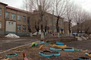 Обстановка у Лисичанську: окупанти показали на відео наслідки "прильотів" по школі