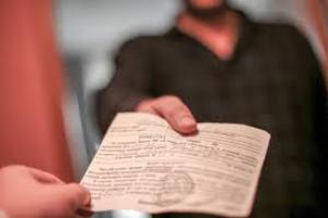 На Луганщині росіяни видають повістки всім чоловікам призовного віку: Лисогор розповів про ситуацію в області