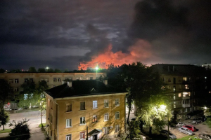 Ніч у Росії пройшла з "вогником": вибухи були чутні в багатьох містах - відео