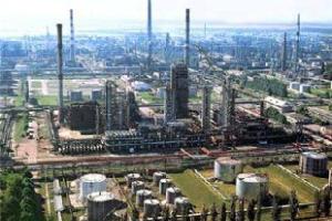 "У яблучко": Українські військові показали, як знищують ворожу техніку на НПЗ у Лисичанську