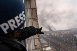 Иностранных СМИ пускают на передовую теперь только с разрешения Залужного: в чем причина