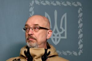 Закупівля курток для ЗСУ: Резніков запропонував "парі" Ткачу та Радиній, йому відповіли