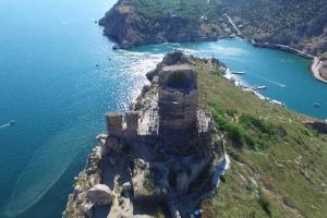 "Цікаві справи відбуваються": у мережі показали, як в окупованому Криму з пляжів евакуюють людей