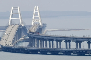 Тричі за ніч: Окупанти поскаржилися на атаки на Кримський міст