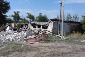 "Въезд по прописке, связи нет, как и обещанного "восстановления": Блогер рассказал, как выживают жители Рубежного - видео