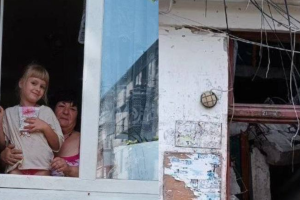 Вход в квартиру через окно: в сети показали, как живут люди в оккупированном Северодонецке